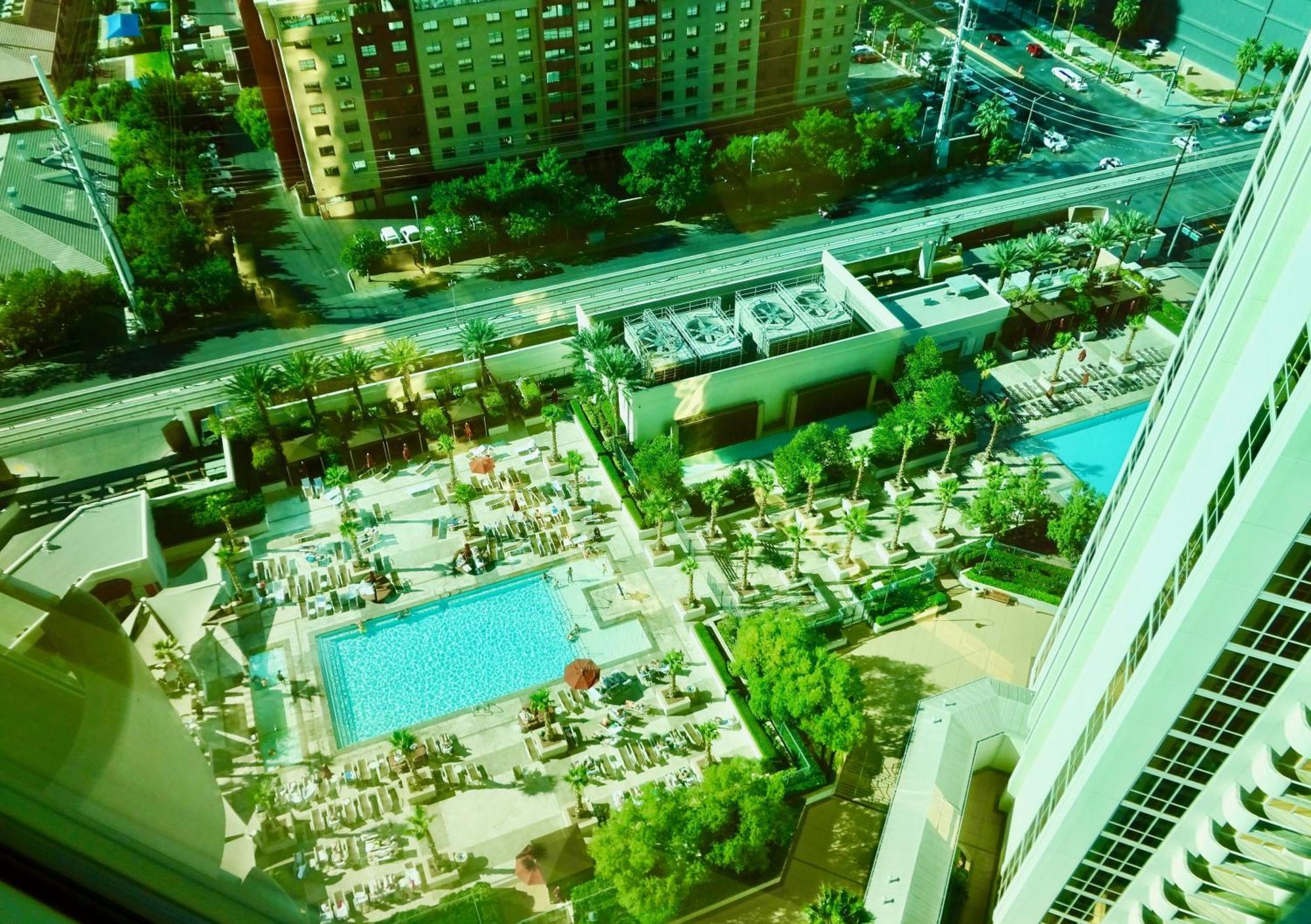 Strip View - No Fee ! Appartement *